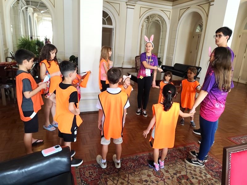 Caça aos ovos com a Divertix equipe de recreação no Palace Hotel - by Let´s go Viajar.
