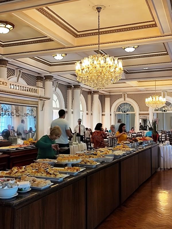 Salão do café da manhã no Palace Hotel - by Let´s go viajar.