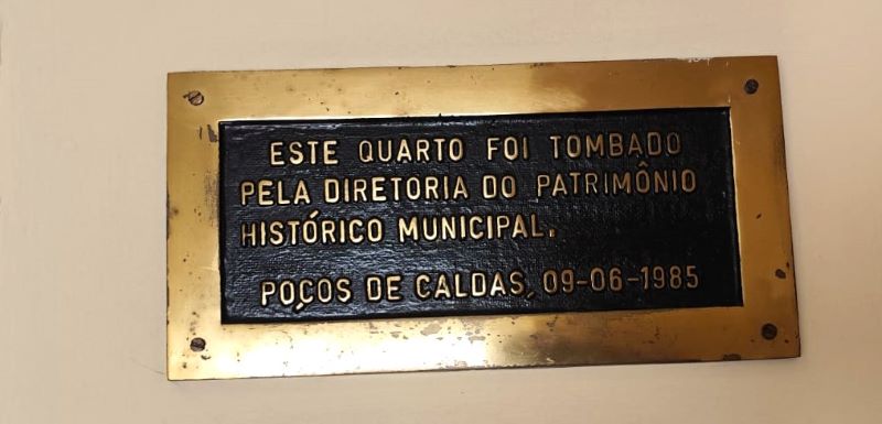 Placa do quarto 504 onde nos hospedamos no Palace Hotel - são 5 quartos tombados. By Let´s go Viajar