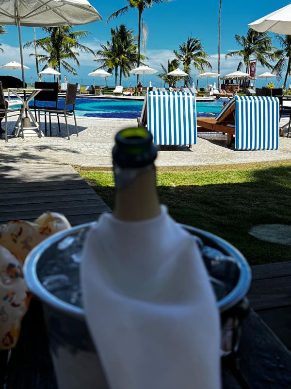 Vista dos quiosques na área da piscina do Patachocas.